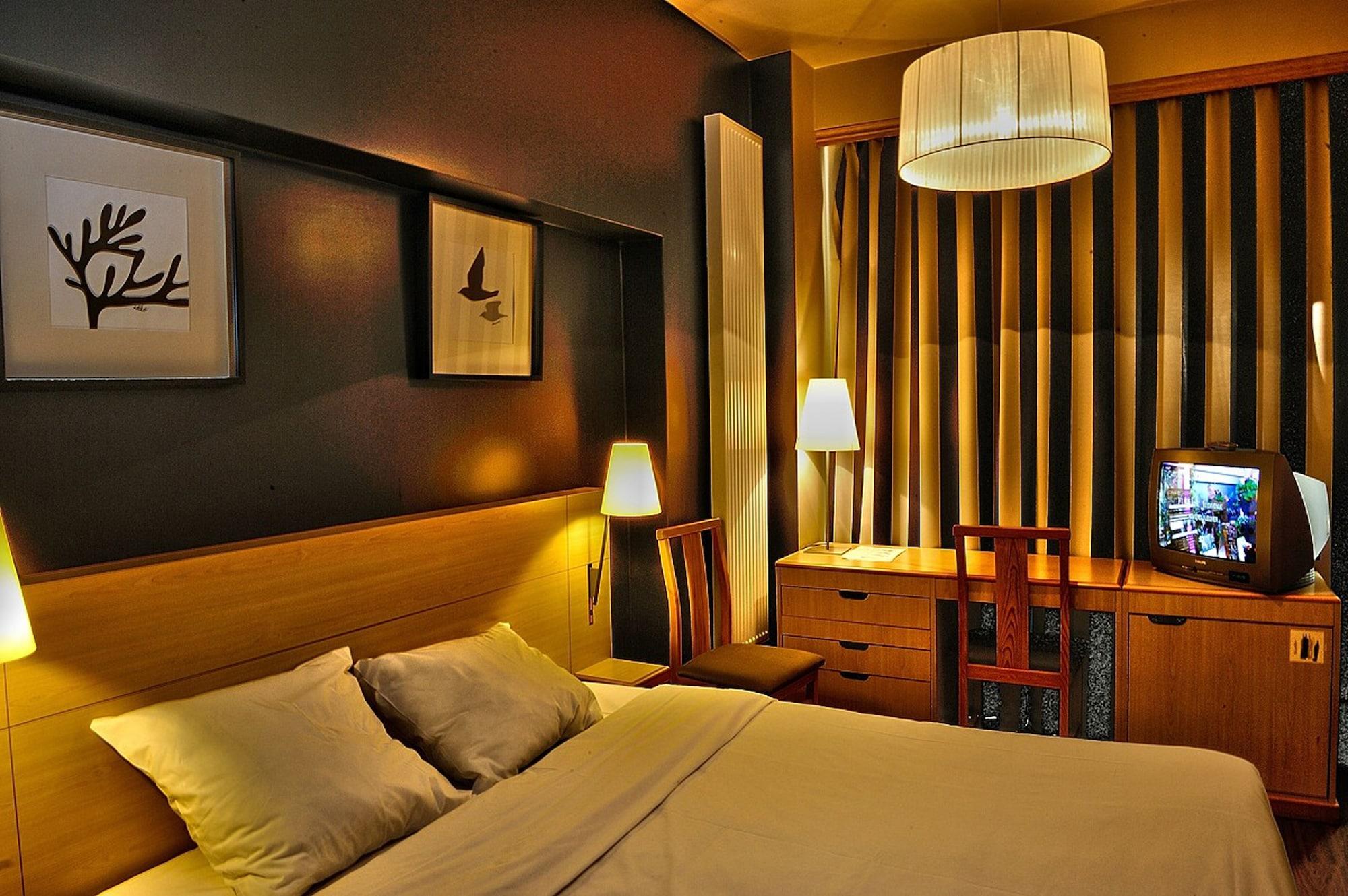 โรงแรมเอวิเอชั่น Saint-Gilles ภายนอก รูปภาพ