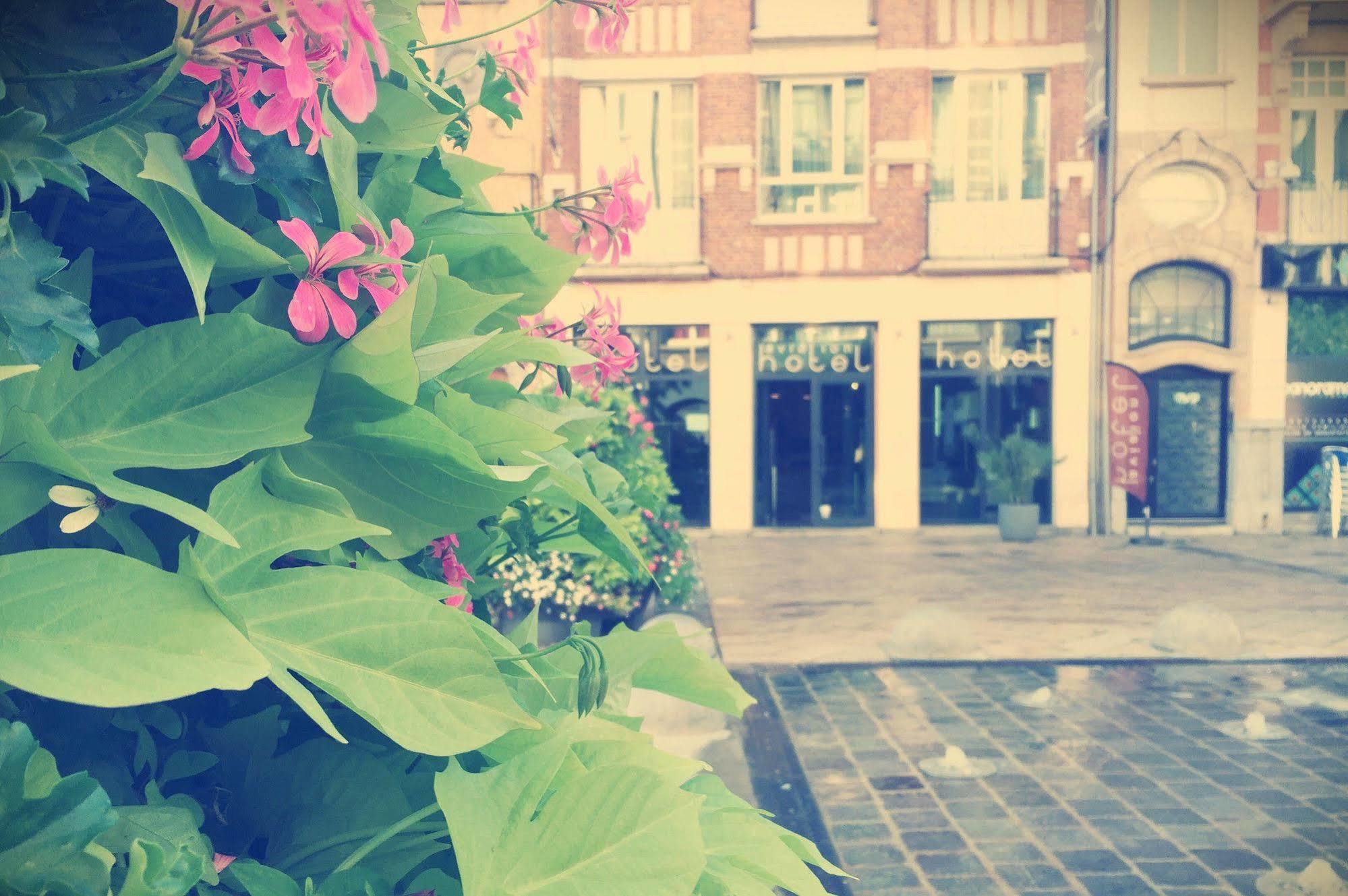 โรงแรมเอวิเอชั่น Saint-Gilles ภายนอก รูปภาพ